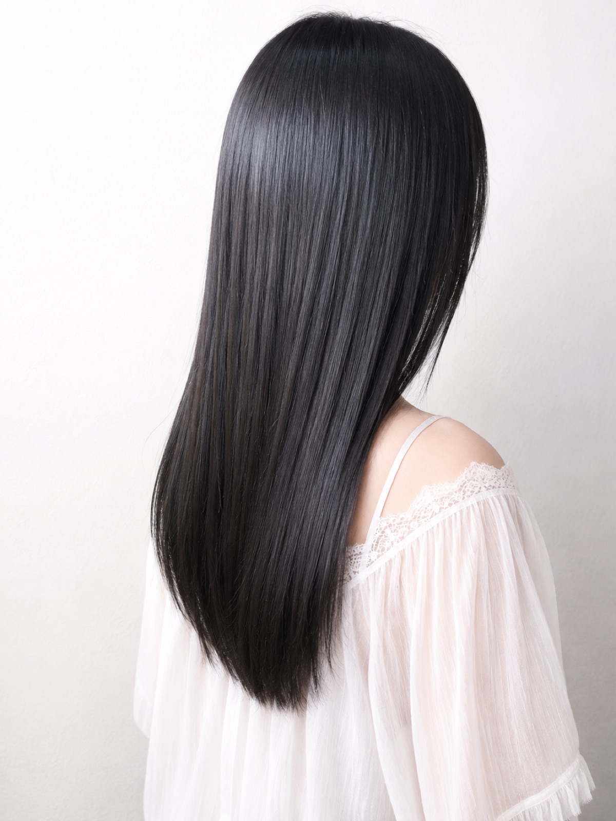 髪質改善 艶髪ストレートロング 後ろ姿 DiMPlE 越谷