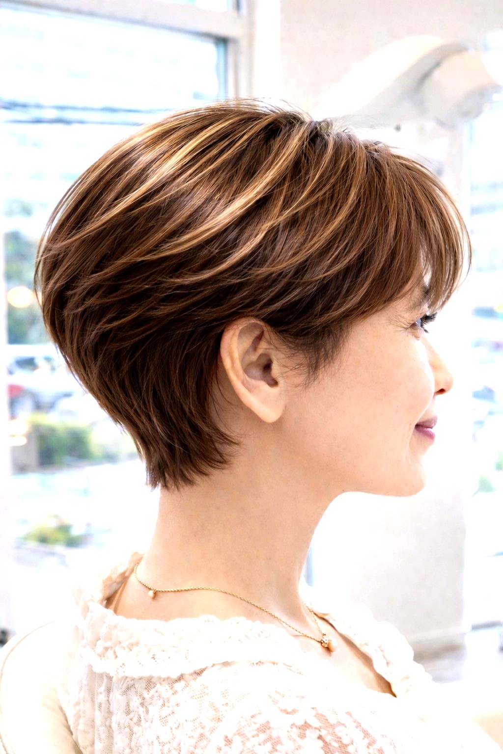 小顔ショート ハイライト 横顔 DiMPlE 越谷